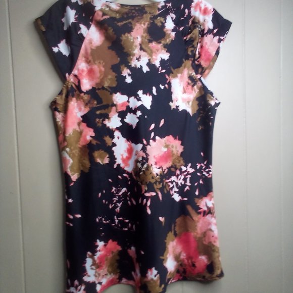Free With Bundle omen's Floral Ruffle Top - Picture 4 of 13